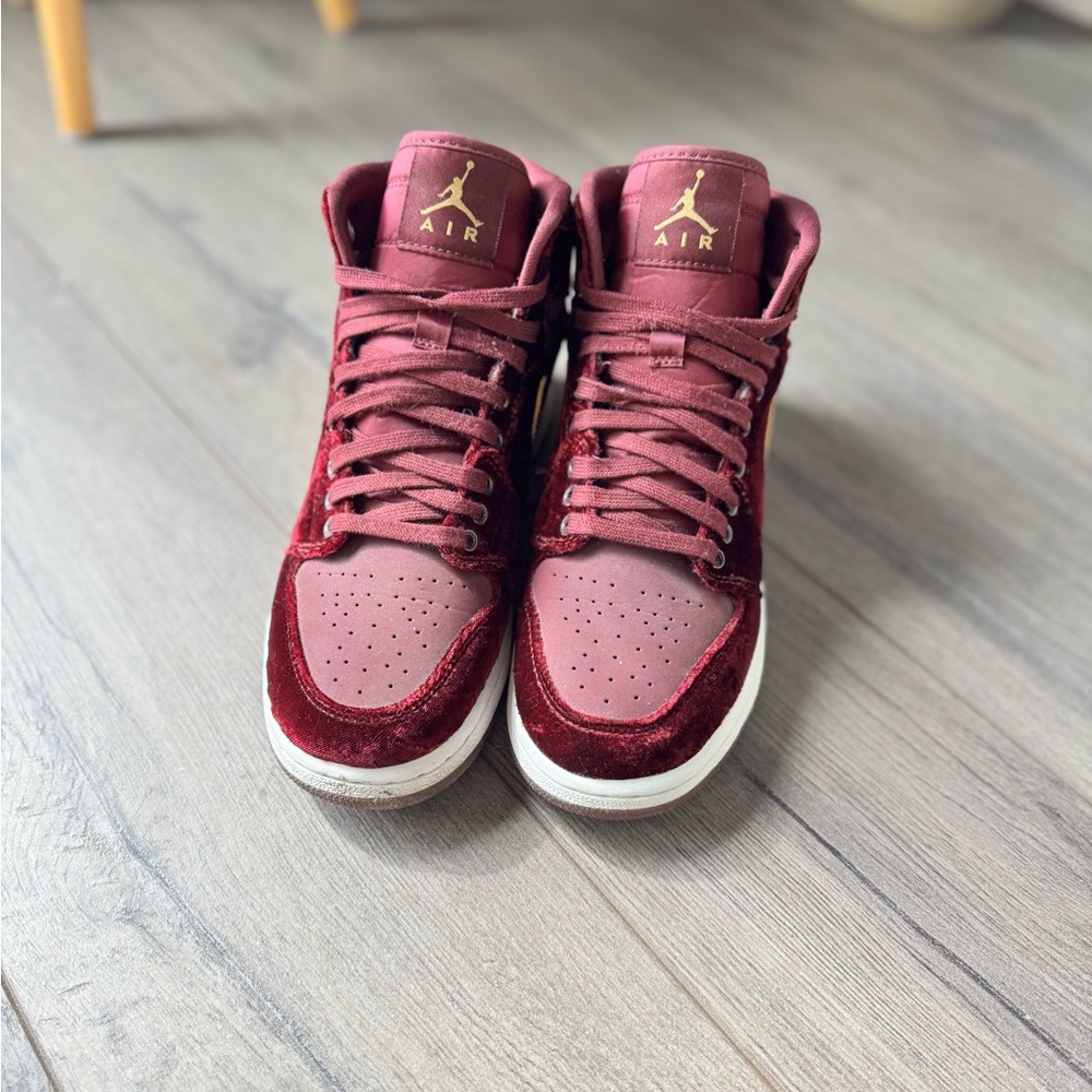 Air Jordans 1 Retro Night Maroon Velvet Heiress Sneakers
